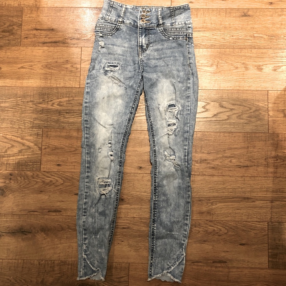 No Boundaries Distressed Skinny Jeans